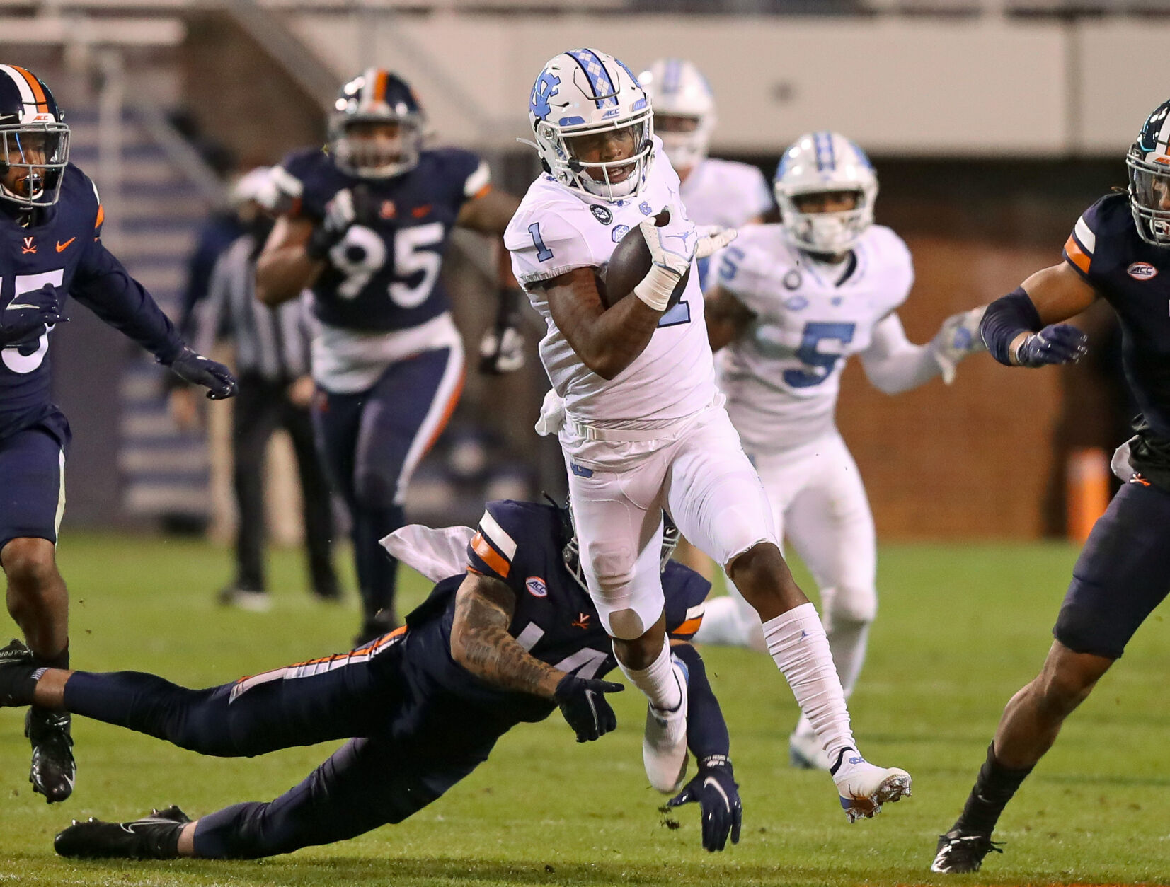 103120-cdp-sports-uva-unc555.JPG